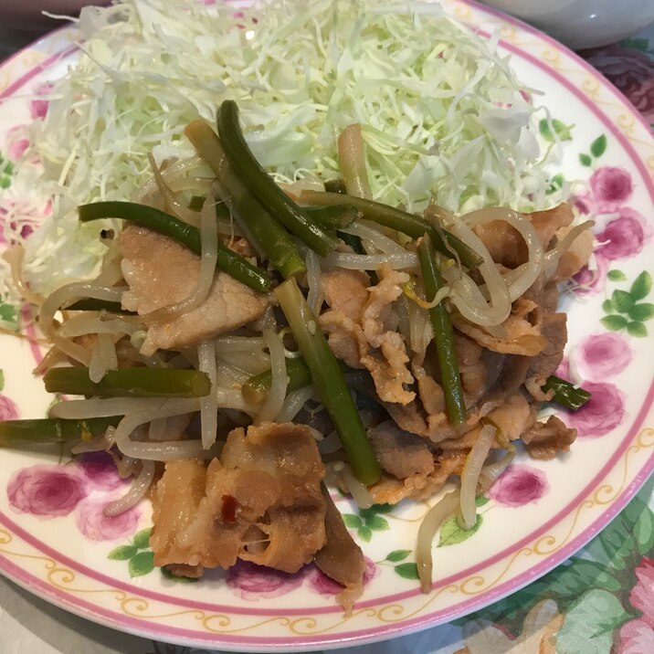 焼肉のタレ揉み込み肉と♡ニンニクの芽の炒め物